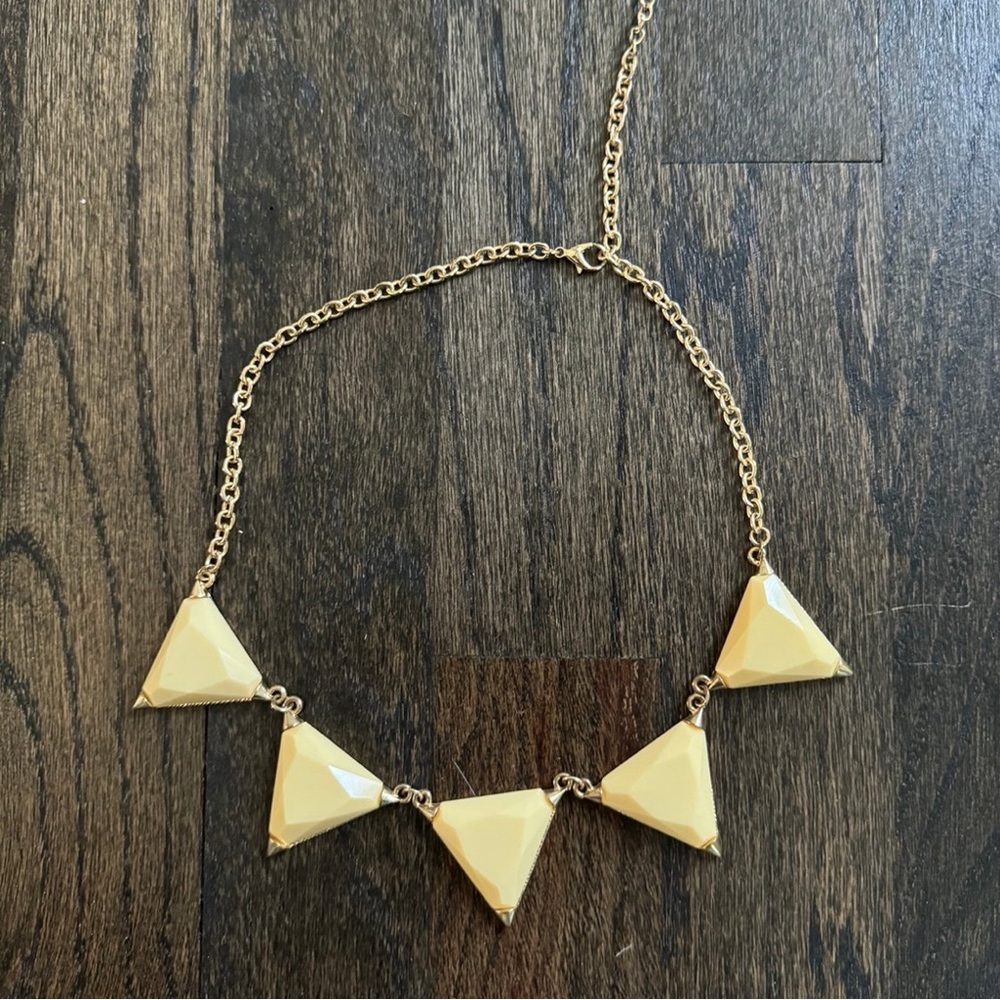 Geometric statement necklace
